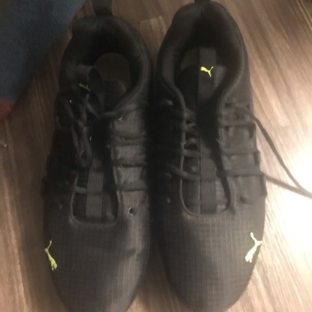 Puma black sneaker